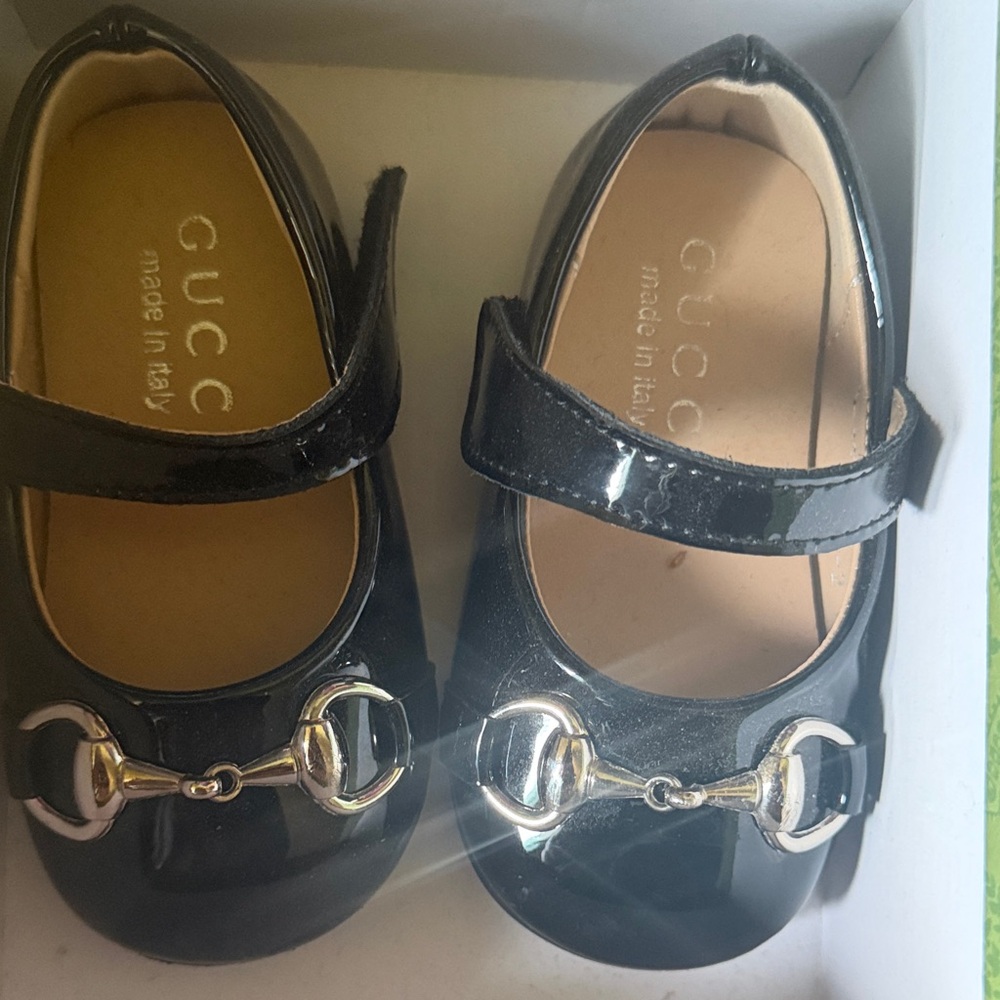 Gucci Kids Glossy Black Dress Shoes with Silver Accents